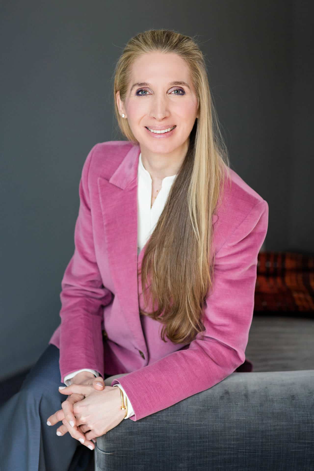 London Plastic Surgeon Dr Linda Fiumara headshot